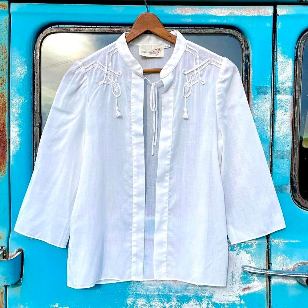 70s Patti cappalli white bed jacket w/ chainstitch tassel shoulders